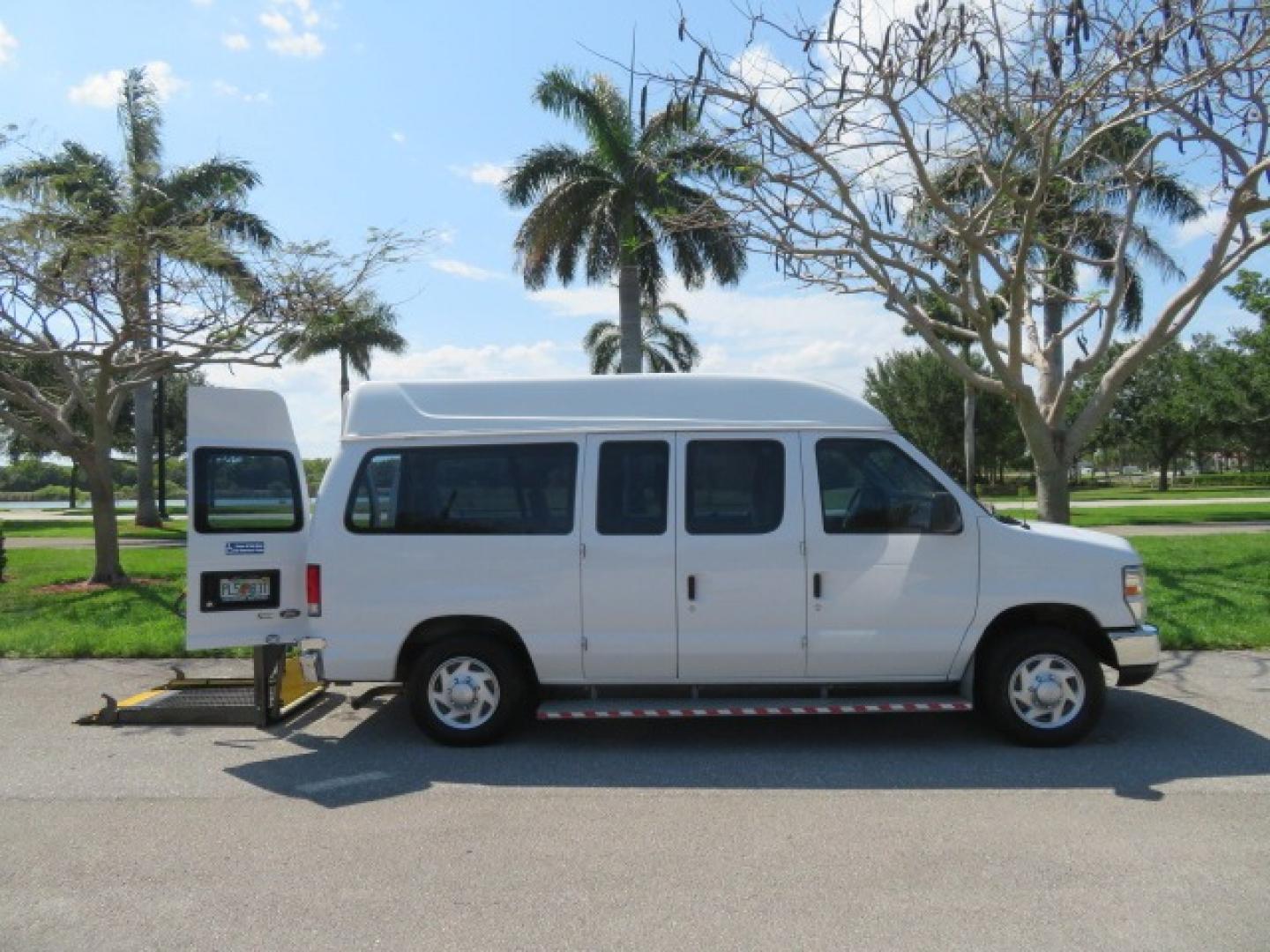 2014 White /Gray Ford E-Series Van (1FTNE1EW1ED) , Automatic transmission, located at 4301 Oak Circle #19, Boca Raton, FL, 33431, (954) 561-2499, 26.388861, -80.084038 - Photo#45